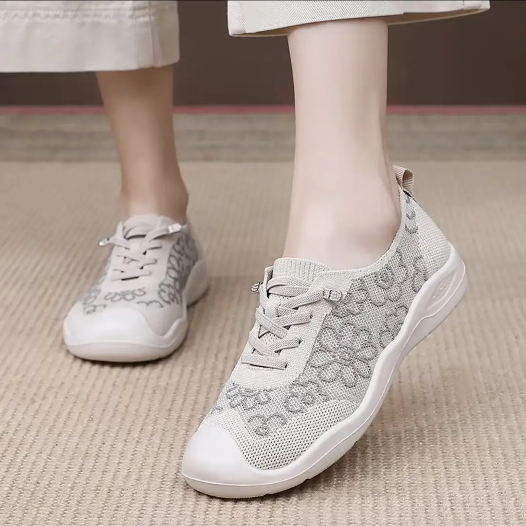 2026 Old Beijing Breathable Soft Sole Embroidered Women's Slip-On Shoes Comfortable Non-Slip Walking Shoes for Moms — feature 15