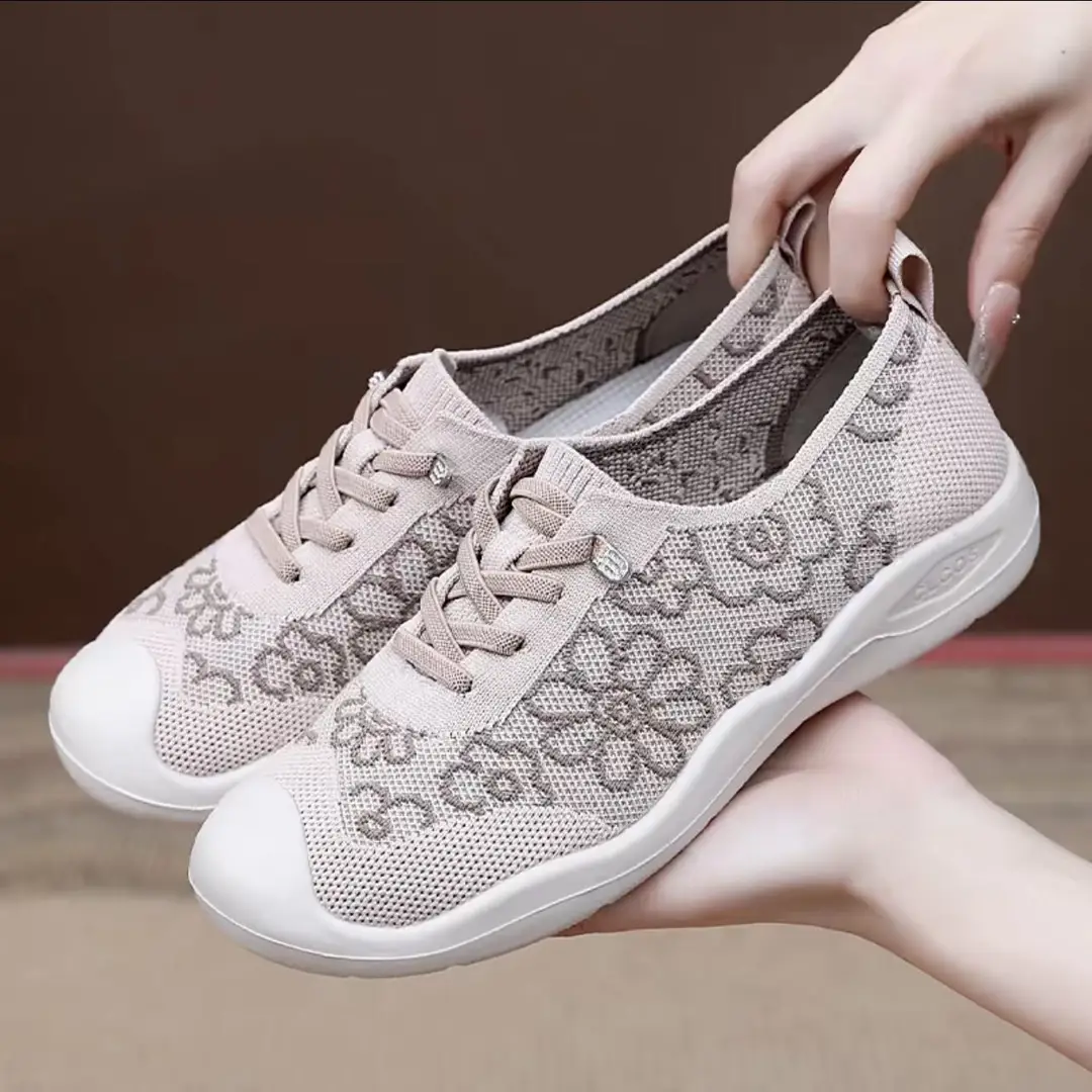2026 Old Beijing Breathable Soft Sole Embroidered Women's Slip-On Shoes Comfortable Non-Slip Walking Shoes for Moms — feature 9