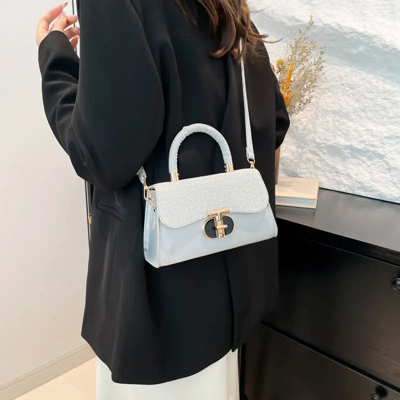 Women's White Retro Crossbody Bag with Gold Clasp - Image 6