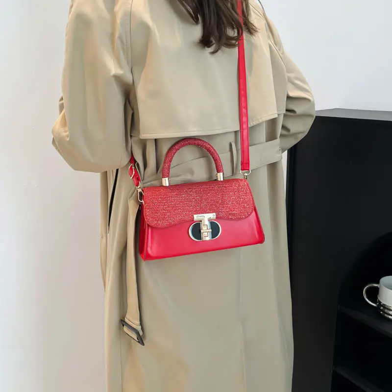 Women's White Retro Crossbody Bag with Gold Clasp - Image 9