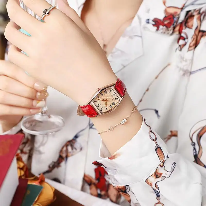 2025 Women's Retro Quartz Watch Barrel Belt Style