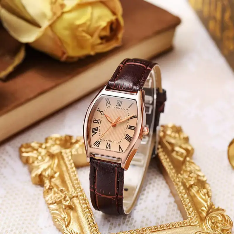 2025 Women's Retro Quartz Watch Barrel Belt Style