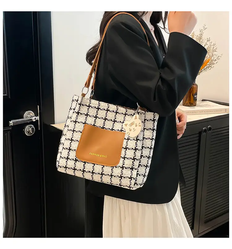 2025 Women's Checkered Shoulder Bag with White Leather Trim — feature 15