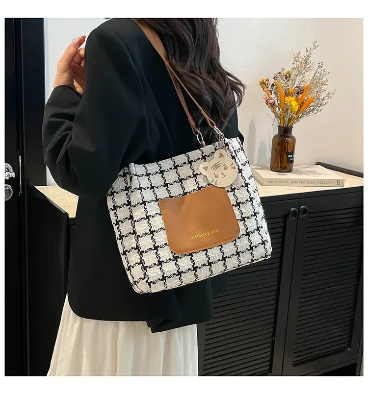 2025 Women's Checkered Shoulder Bag with White Leather Trim — feature 16