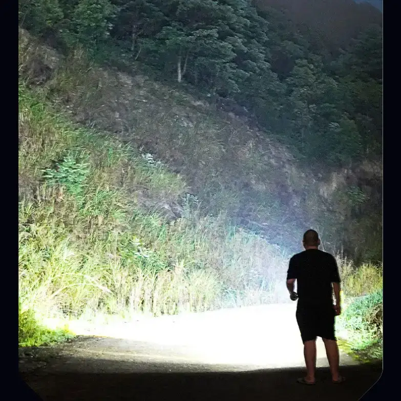 Portable COB LED Flashlight with Digital Display & Rotation - Image 4