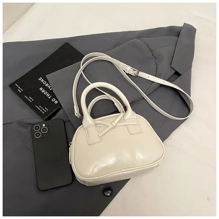 Women's Cream Bow Crossbody Bag 2025 — feature 3