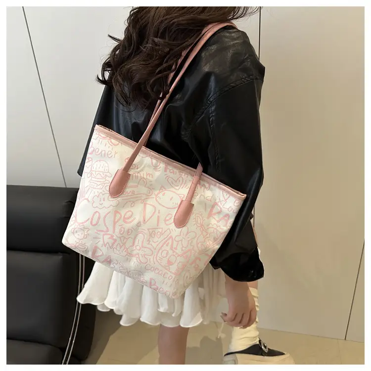 Women Large Capacity Graffiti Shoulder Bag 2025 — feature 12