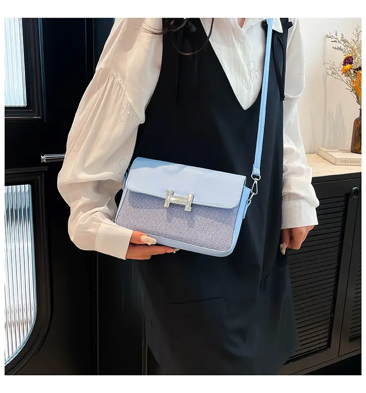 Women's Small Square H-Clasp Shoulder Bags 2025 — feature 8