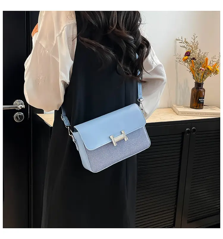 Women's Small Square H-Clasp Shoulder Bags 2025 — feature 9