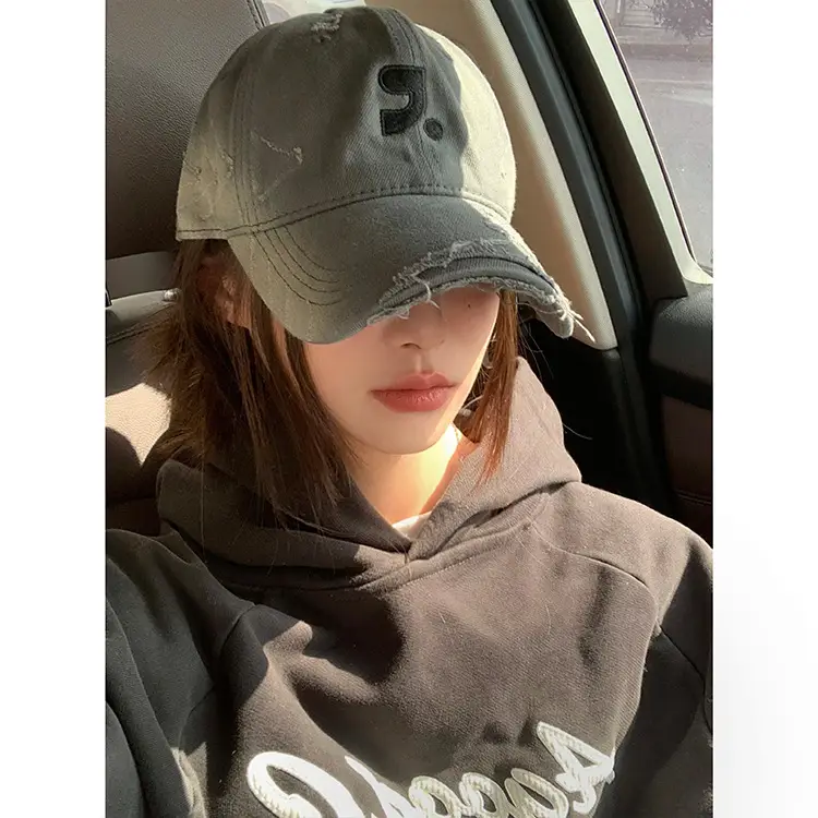 Red Retro Baseball Cap for Kids & Men Summer Wear - Image 10