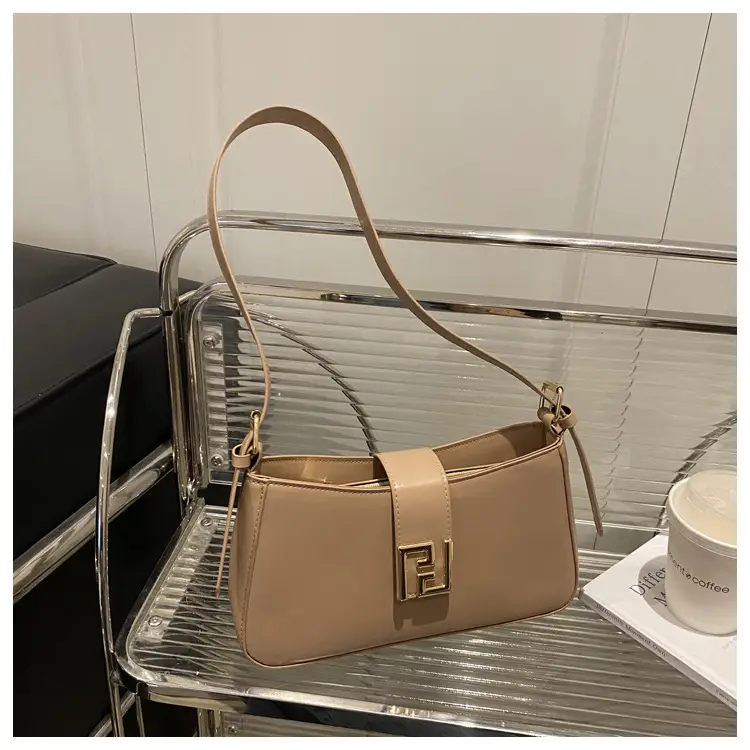 Women's White Fendi Logo Shoulder Bag 2026 — feature 10