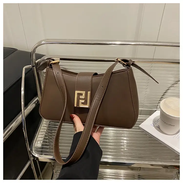 Women's White Fendi Logo Shoulder Bag 2026 — feature 18