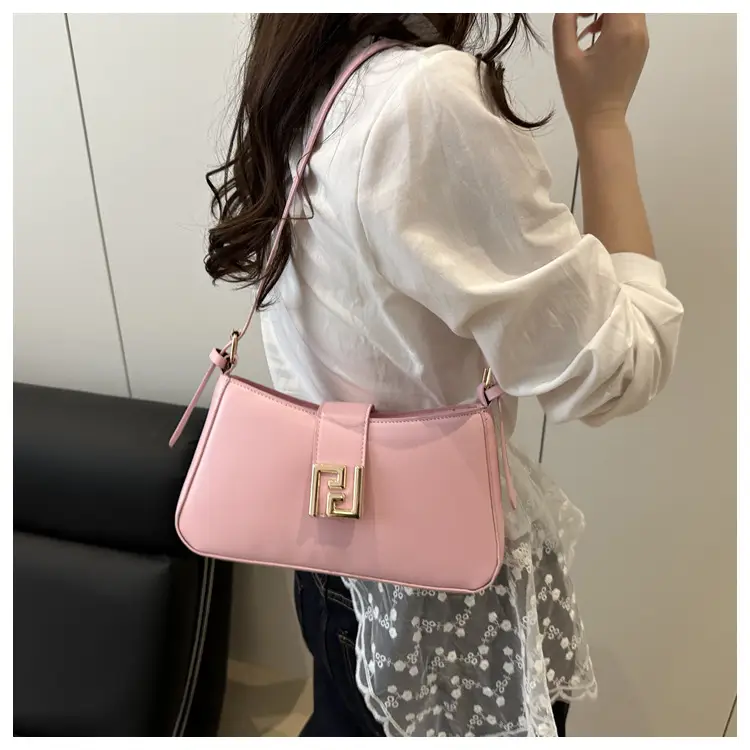 Women's White Fendi Logo Shoulder Bag 2026 — feature 25
