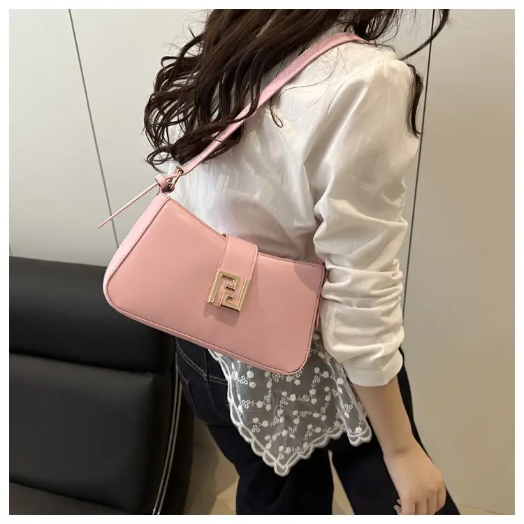 Women's White Fendi Logo Shoulder Bag 2026 — feature 26