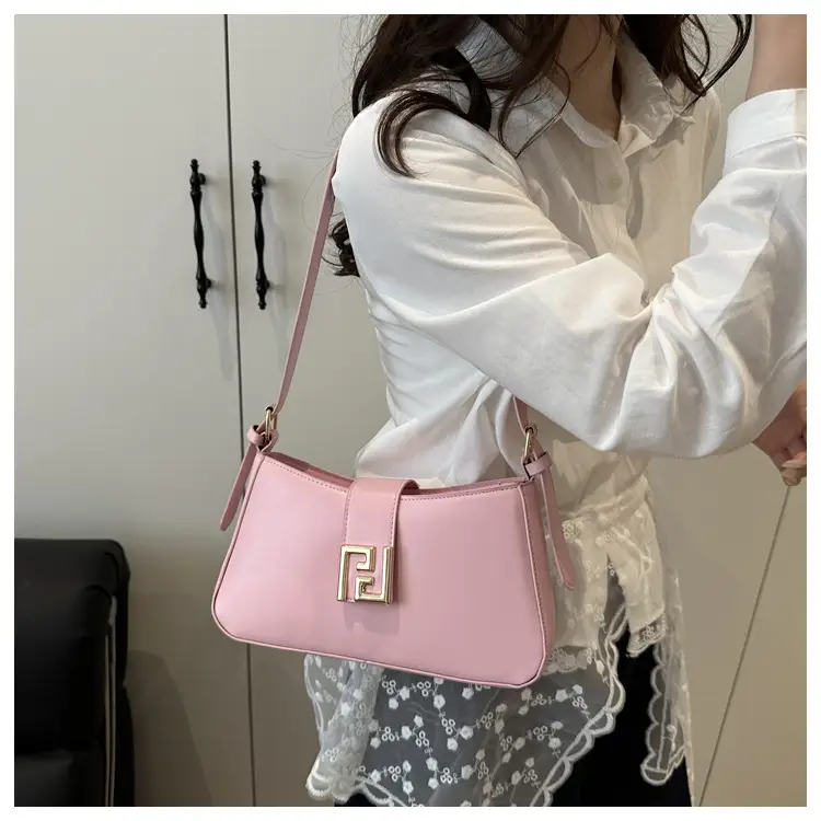Women's White Fendi Logo Shoulder Bag 2026 — feature 28
