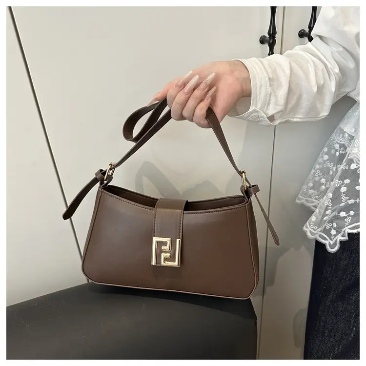 Women's White Fendi Logo Shoulder Bag 2026 — feature 29
