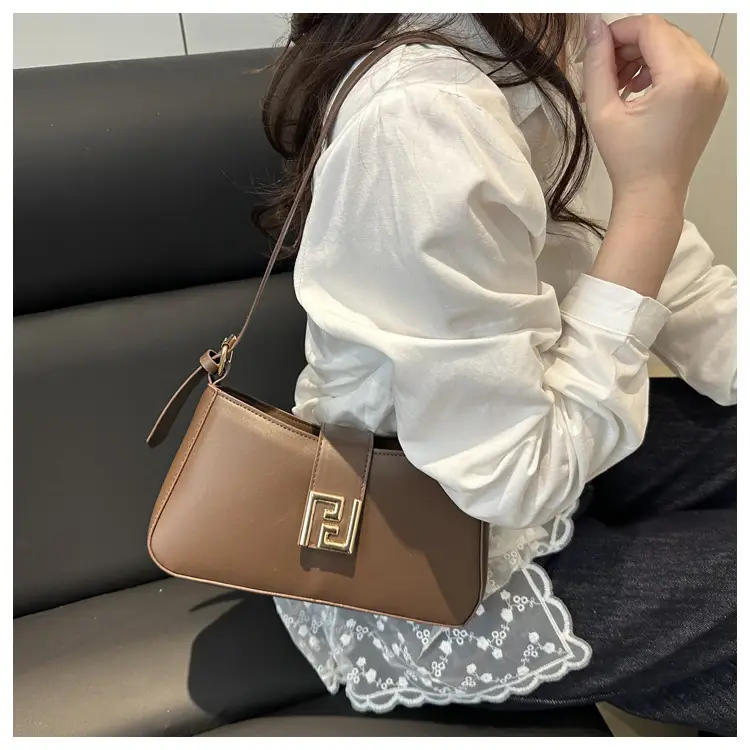 Women's White Fendi Logo Shoulder Bag 2026 — feature 31