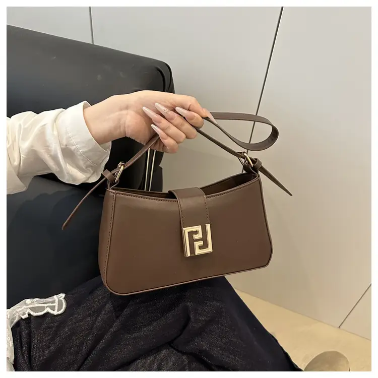 Women's White Fendi Logo Shoulder Bag 2026 — feature 32