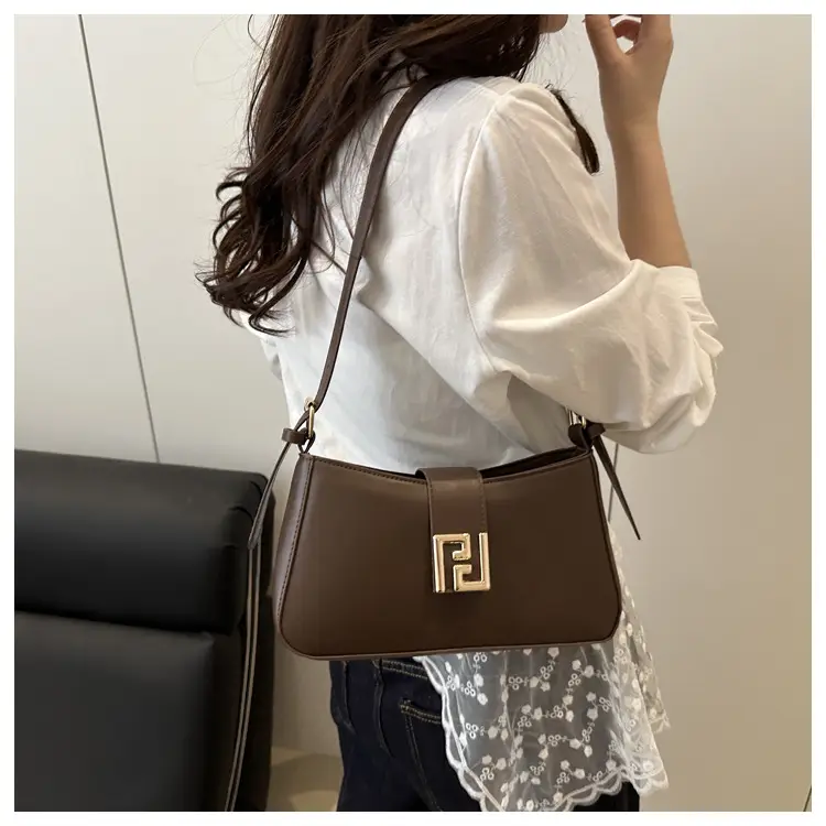 Women's White Fendi Logo Shoulder Bag 2026 — feature 37