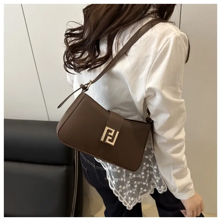Women's White Fendi Logo Shoulder Bag 2026 — feature 38