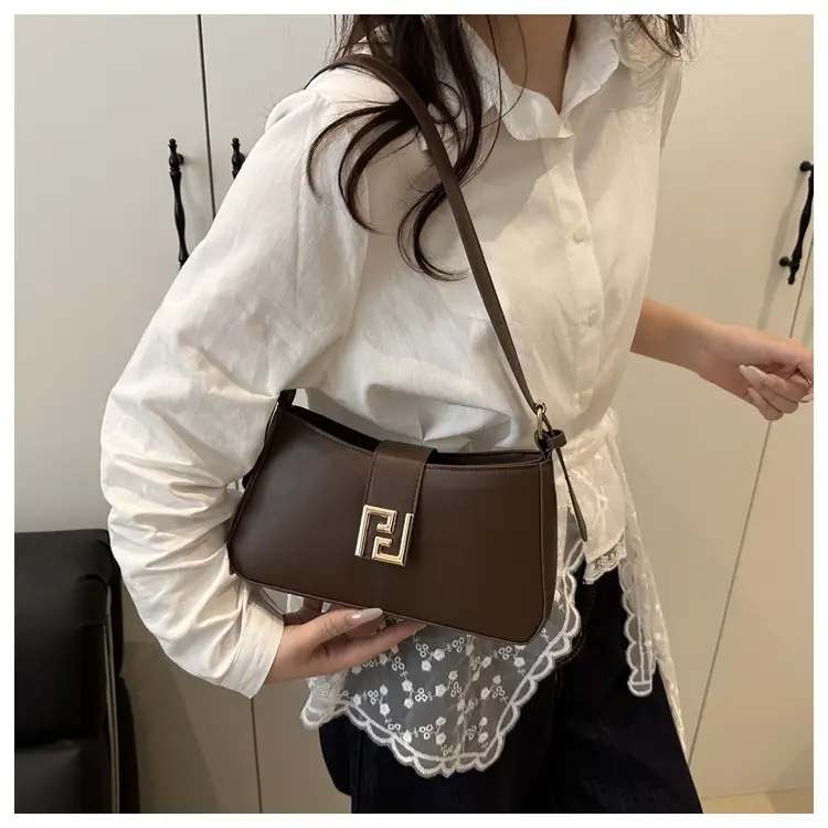 Women's White Fendi Logo Shoulder Bag 2026 — feature 39