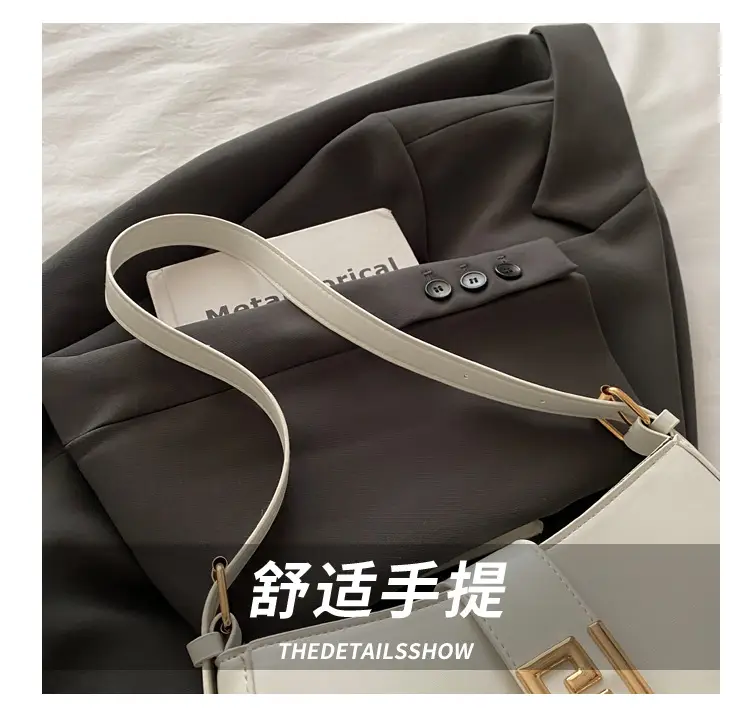 Women's White Fendi Logo Shoulder Bag 2026 — feature 4