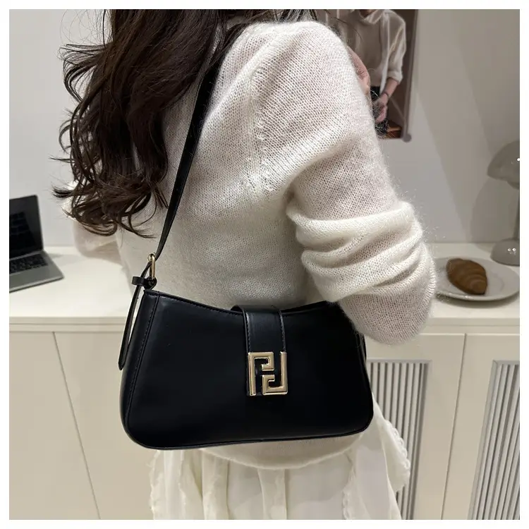 Women's White Fendi Logo Shoulder Bag 2026 — feature 42