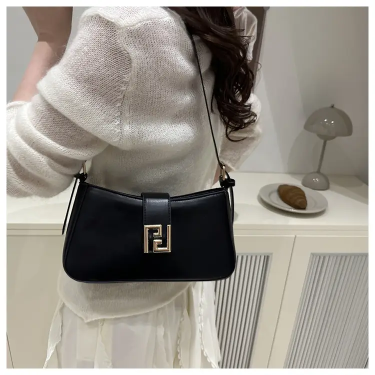 Women's White Fendi Logo Shoulder Bag 2026 — feature 47