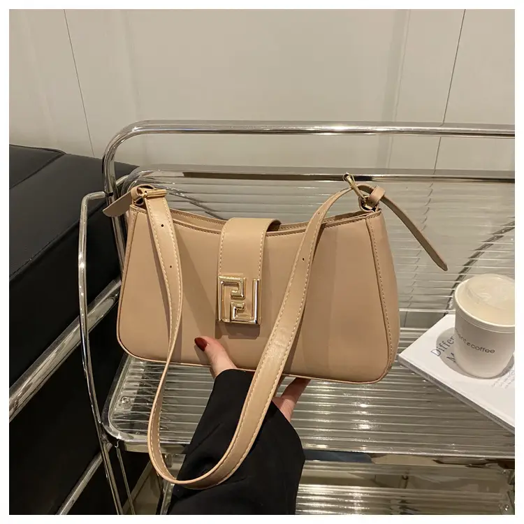Women's White Fendi Logo Shoulder Bag 2026 — feature 9