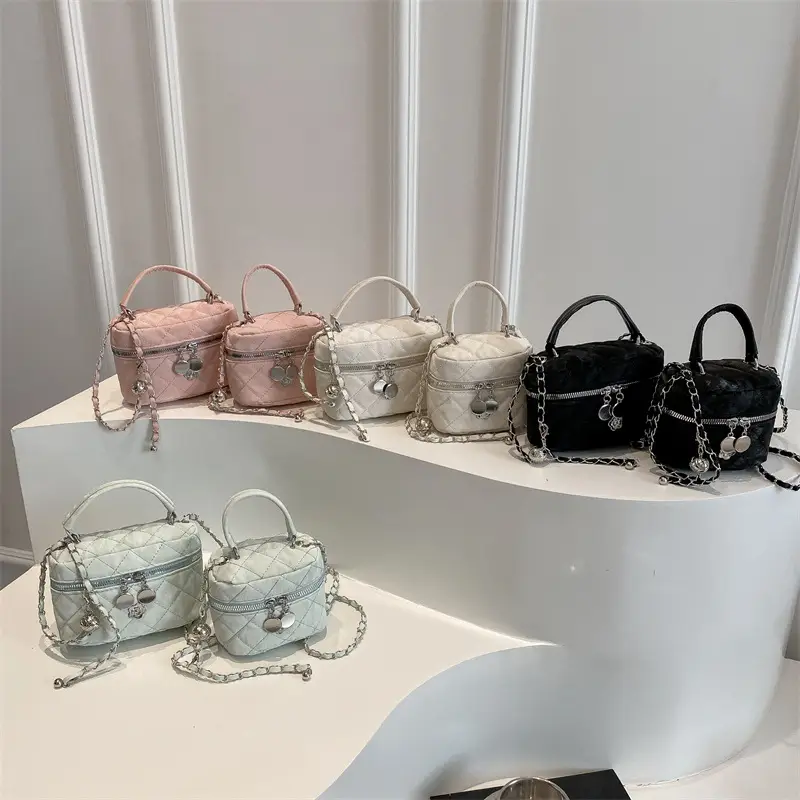 Quilted White Lady's Cosmetic Handbag with Chain Strap - Image 6