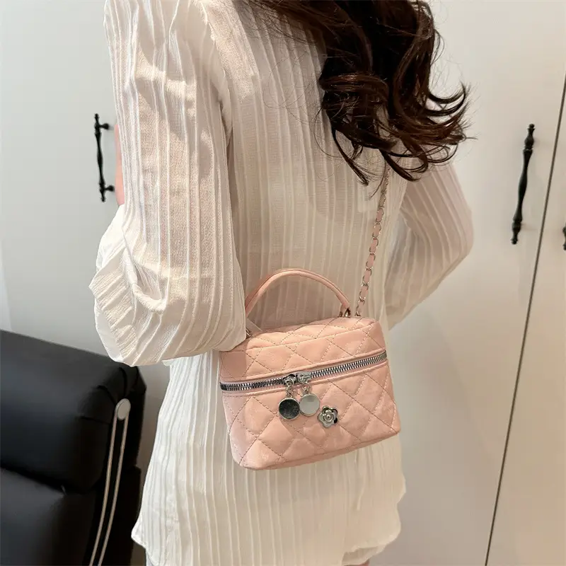 Quilted White Lady's Cosmetic Handbag with Chain Strap - Image 7