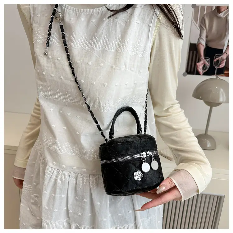 Quilted White Lady's Cosmetic Handbag with Chain Strap — feature 10