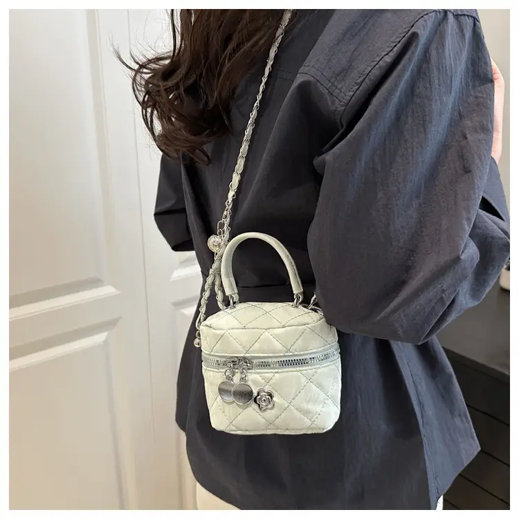 Quilted White Lady's Cosmetic Handbag with Chain Strap — feature 14