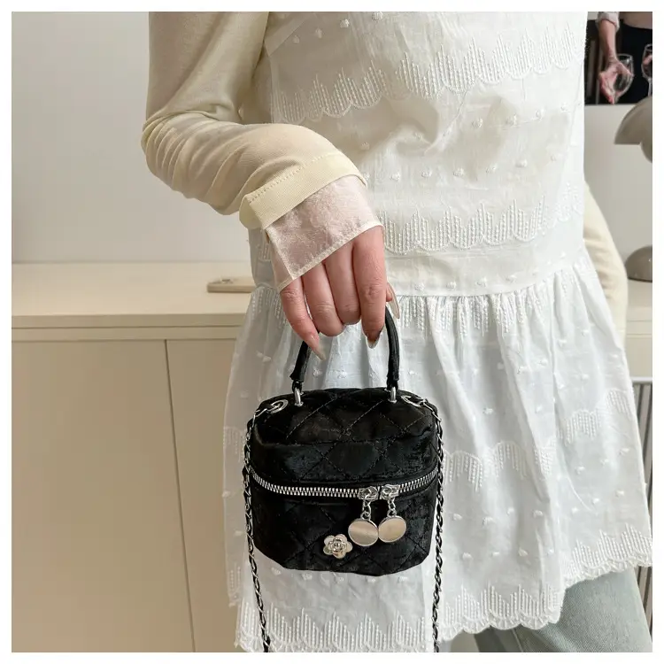 Quilted White Lady's Cosmetic Handbag with Chain Strap — feature 8