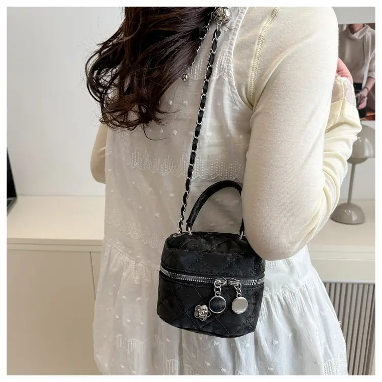 Quilted White Lady's Cosmetic Handbag with Chain Strap — feature 9