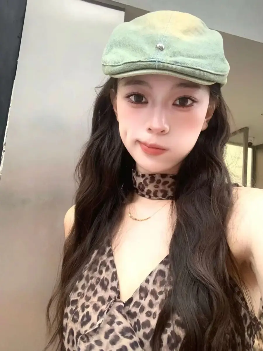Vintage Wash Denim Rivet Beret Women's Cap — feature 2