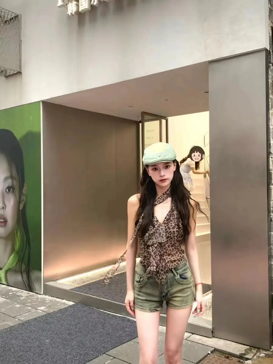 Vintage Wash Denim Rivet Beret Women's Cap — feature 4