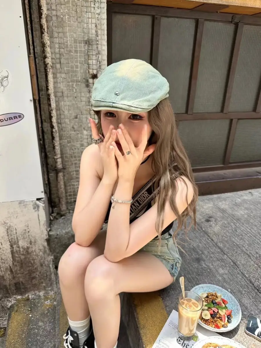 Vintage Wash Denim Rivet Beret Women's Cap — feature 5