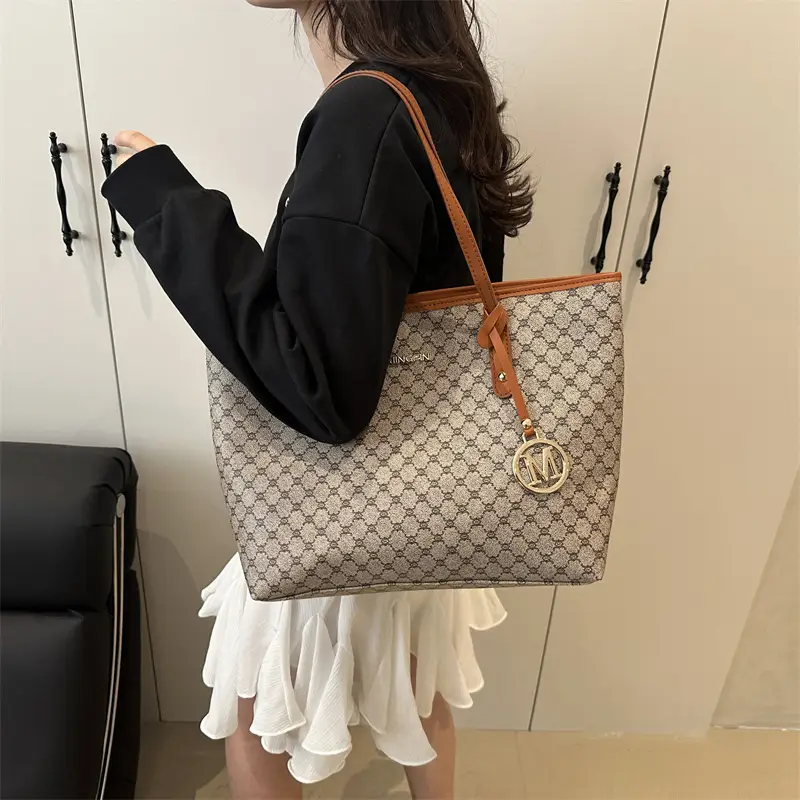 Women's Printed Letter Tote Bag Large Capacity Autumn Winter - Image 7