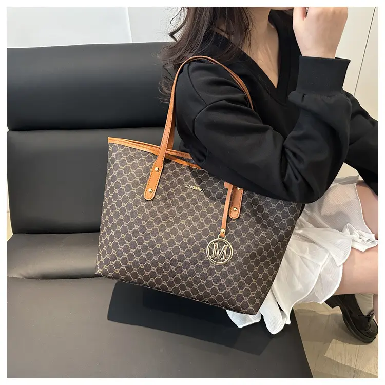 Women's Printed Letter Tote Bag Large Capacity Autumn Winter — feature 17