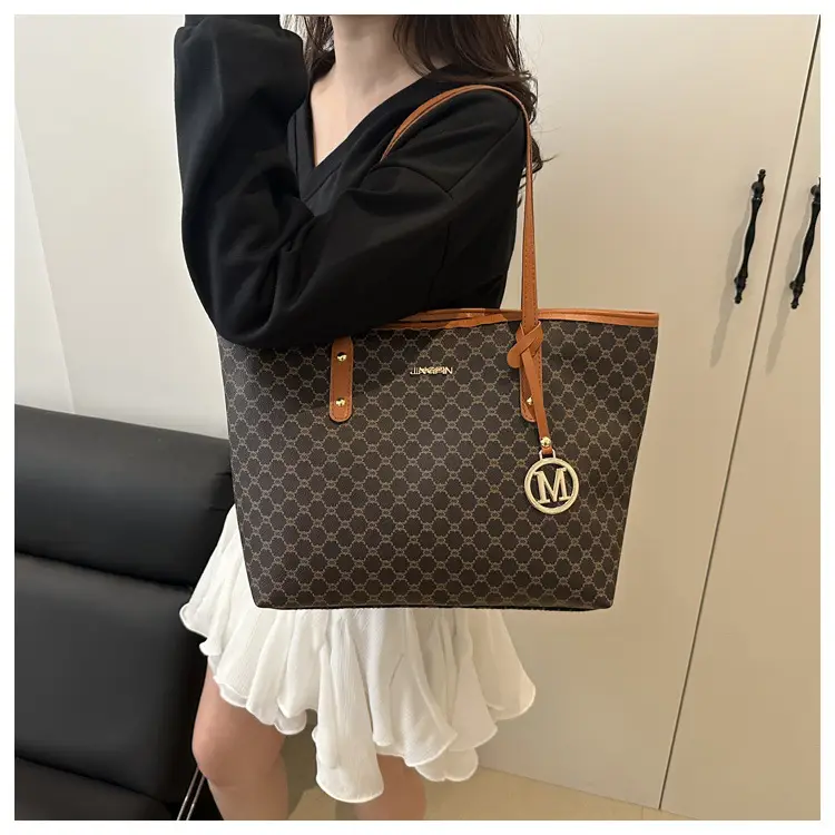 Women's Printed Letter Tote Bag Large Capacity Autumn Winter — feature 19