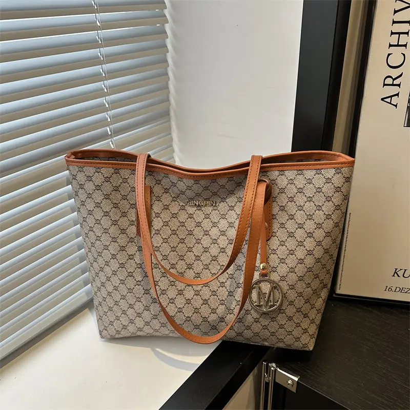 Women's Printed Letter Tote Bag Large Capacity Autumn Winter - Image 2