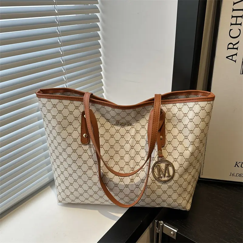Women's Printed Letter Tote Bag Large Capacity Autumn Winter - Image 3