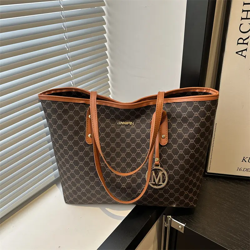 Women's Printed Letter Tote Bag Large Capacity Autumn Winter - Image 4