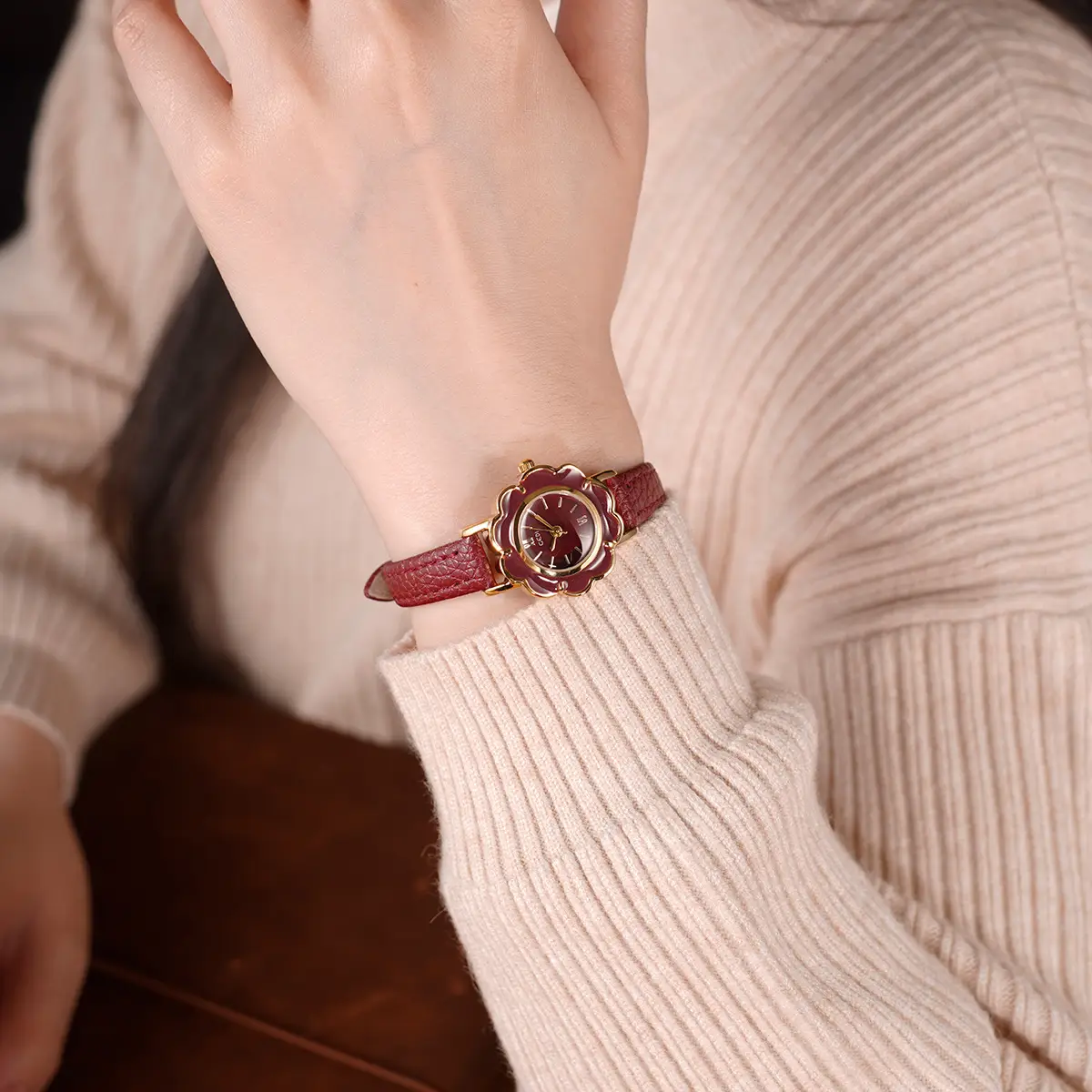 Gold Petal Watch for Women with Leather Strap Quartz - Image 6