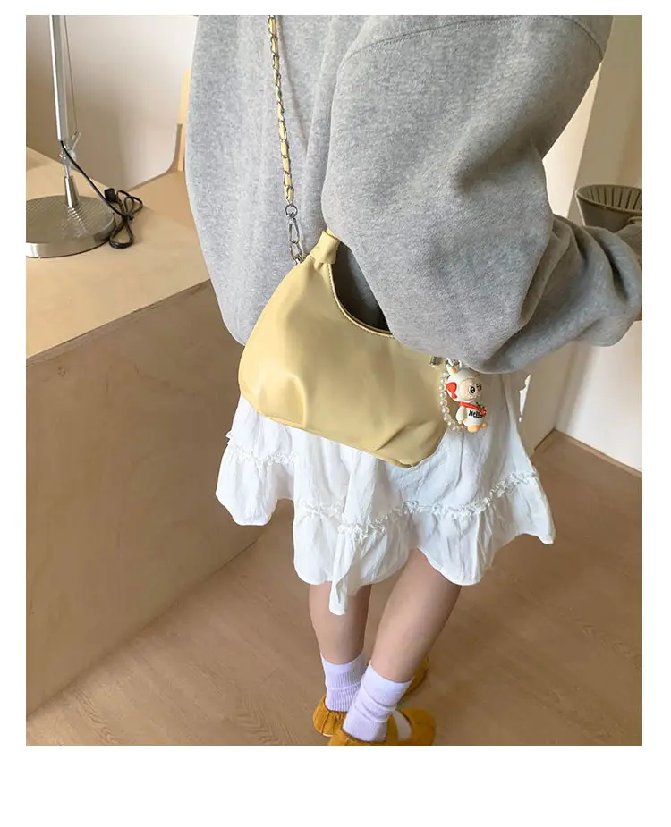 Women's Pleated Shoulder Bag with Doll Design Beige — feature 19