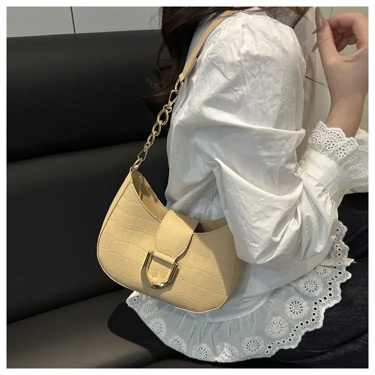 Pink Semicircular Chain Shoulder Bag for Women — feature 15