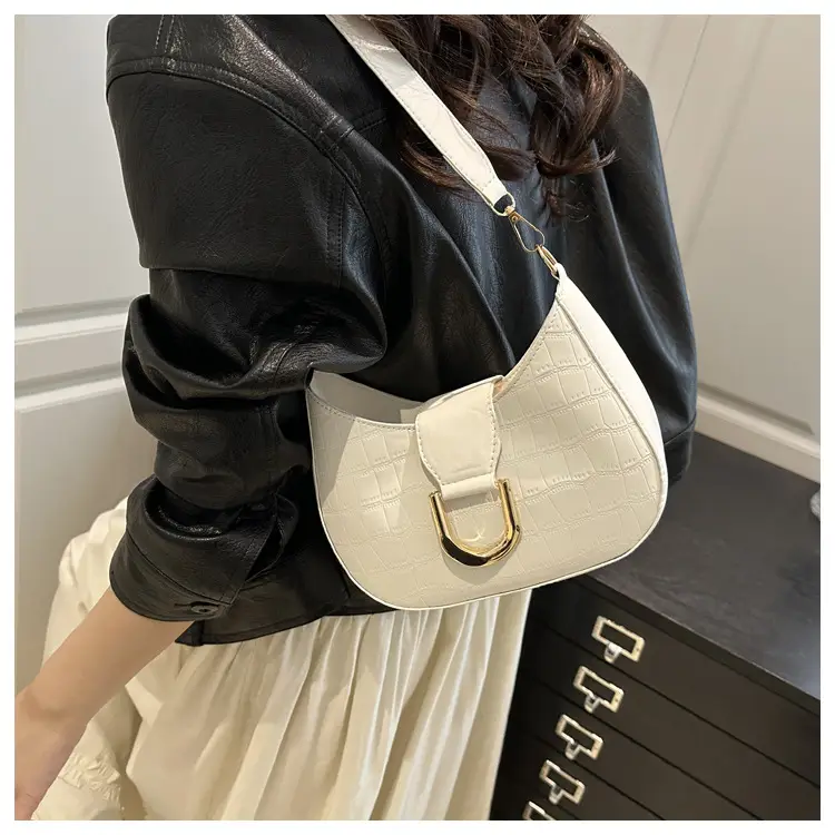 Pink Semicircular Chain Shoulder Bag for Women — feature 18