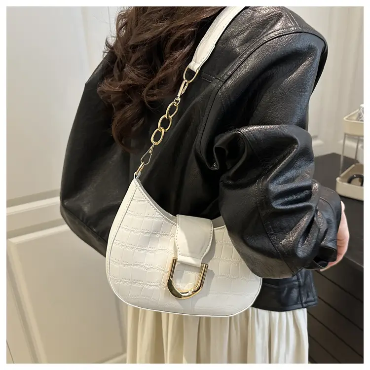Pink Semicircular Chain Shoulder Bag for Women — feature 19