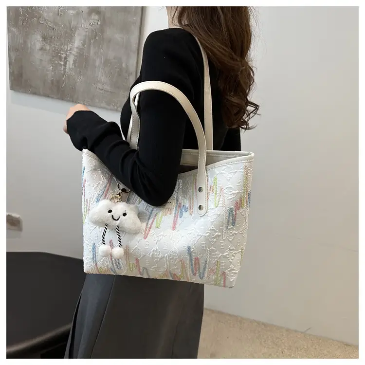 2025 Cute Bear Pendant Tote Bags Women's Shoulder Bags — feature 11